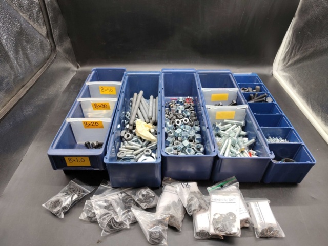 1471016-1 Fästelement, parti – bultar, muttrar, brickor, låsringar