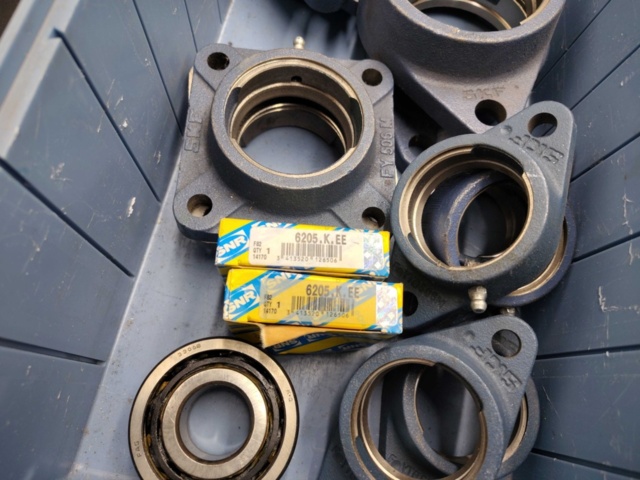 1471019-3 Flänslagerhus, parti – SKF, SNR, gjutjärn, olika utföranden