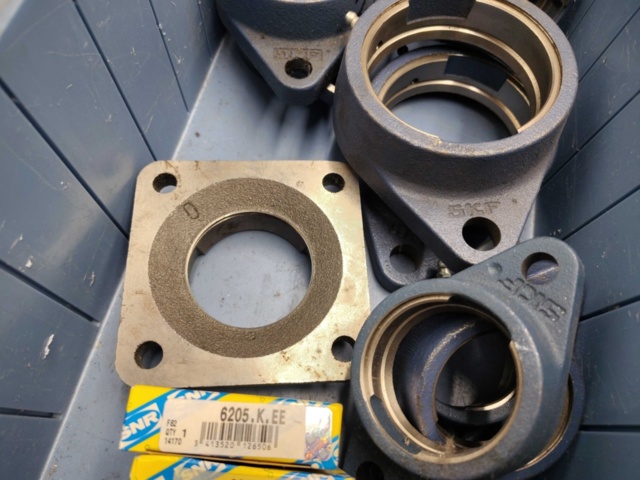 1471019-4 Flänslagerhus, parti – SKF, SNR, gjutjärn, olika utföranden