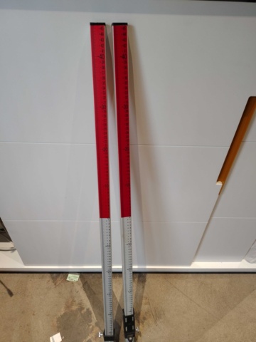 1471020-1 Mätstavar, 2 st – höjdskala, justerbara fästen