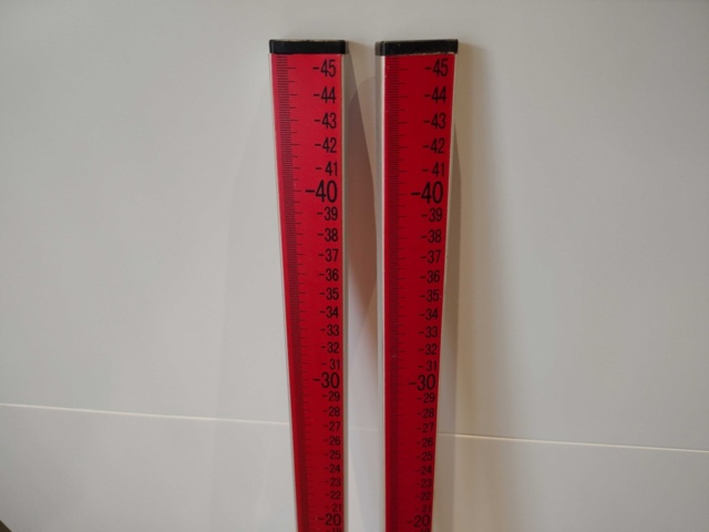 1471020-2 Mätstavar, 2 st – höjdskala, justerbara fästen