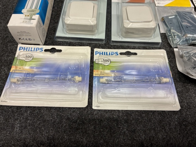 1471182-25 Electrical materials, door stops, hinges, towel racks, etc.