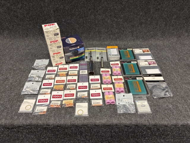 1471186-1 Assortment of welding accessories