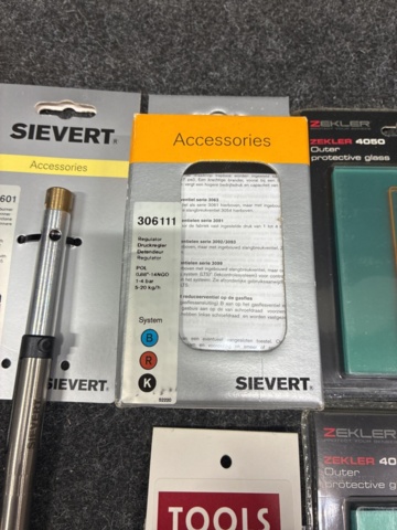 1471186-6 Assortment of welding accessories