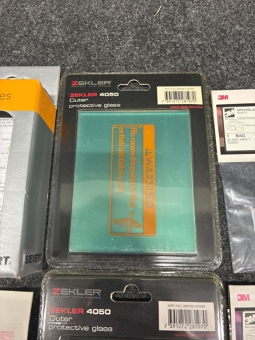 1471186-7 Assortment of welding accessories