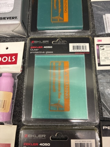 1471186-8 Assortment of welding accessories