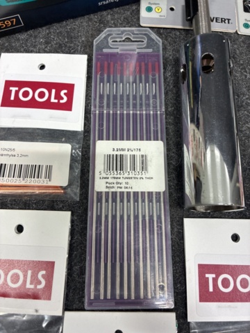 1471186-19 Assortment of welding accessories