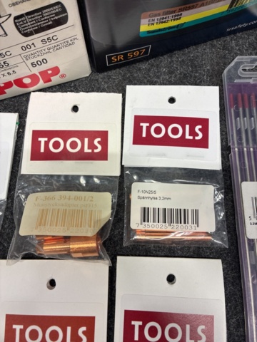 1471186-20 Assortment of welding accessories