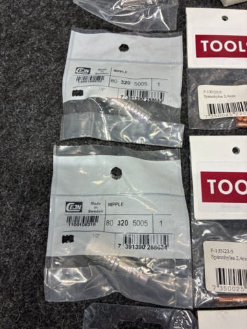 1471186-24 Assortment of welding accessories