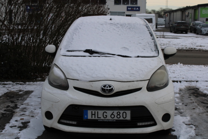1468937-3 Toyota Aygo 5-dörrar 1.0 VVT-i Manuell, 68hk, 2014 rep. objekt (HLG680)