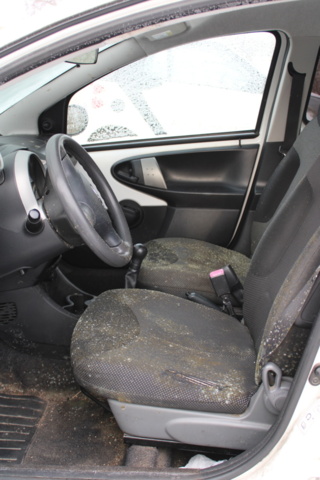 1468937-7 Toyota Aygo 5-dörrar 1.0 VVT-i Manuell, 68hk, 2014 rep. objekt (HLG680)