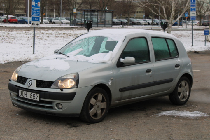 1468945-1 Renault Clio 1.4 2003, automat, 9871 mil (UDH897)