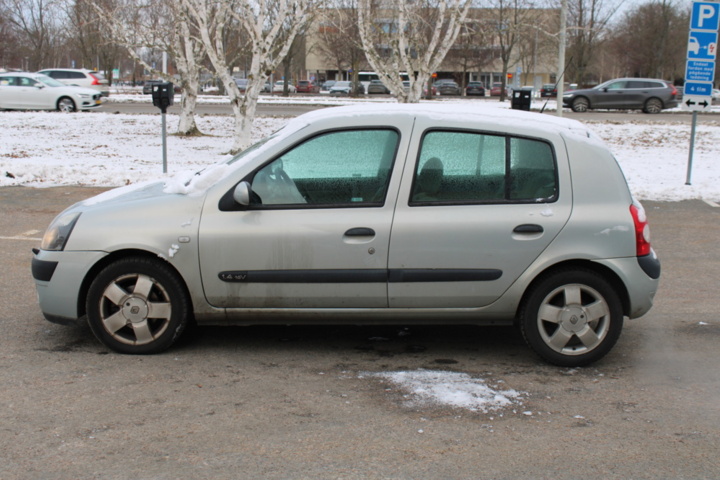 1468945-2 Renault Clio 1.4 2003, automat, 9871 mil (UDH897)