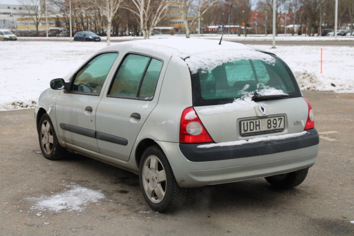 1468945-3 Renault Clio 1.4 2003, automat, 9871 mil (UDH897)