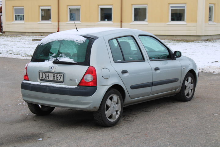 1468945-5 Renault Clio 1.4 2003, automat, 9871 mil (UDH897)