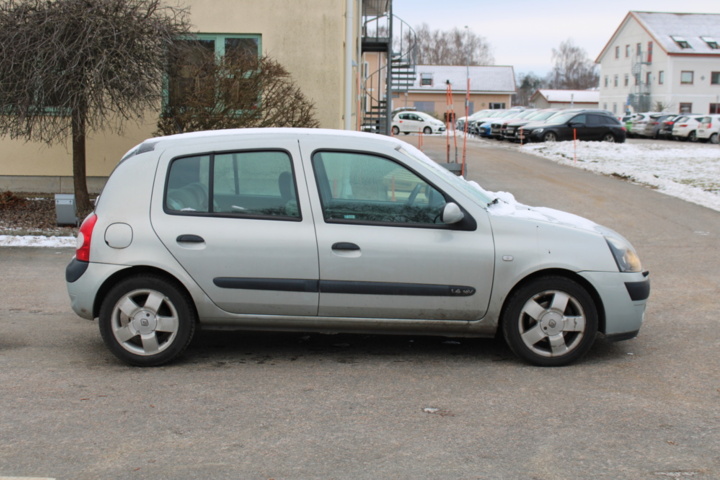 1468945-6 Renault Clio 1.4 2003, automat, 9871 mil (UDH897)