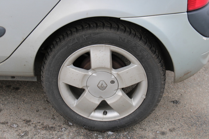 1468945-11 Renault Clio 1.4 2003, automat, 9871 mil (UDH897)