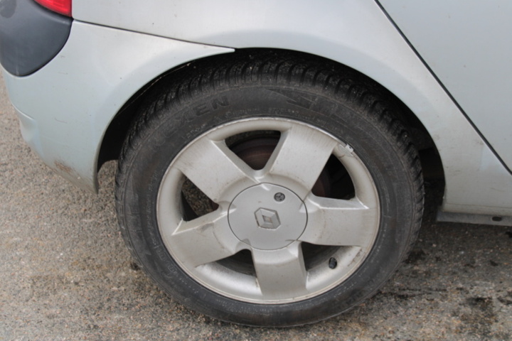 1468945-12 Renault Clio 1.4 2003, automat, 9871 mil (UDH897)