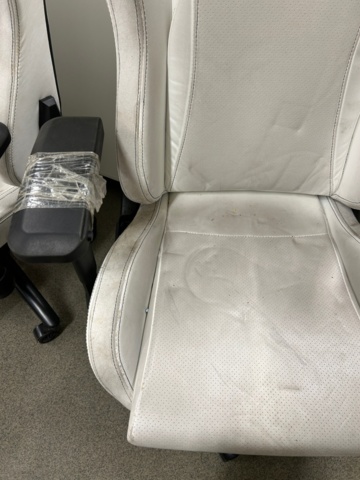 1442496-7 Samling med tillbehör och gamingutrustning från internetkafé