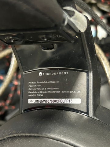 1442496-14 Samling med tillbehör och gamingutrustning från internetkafé