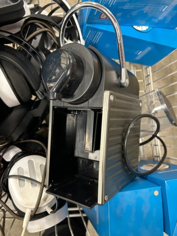 1442496-20 Samling med tillbehör och gamingutrustning från internetkafé