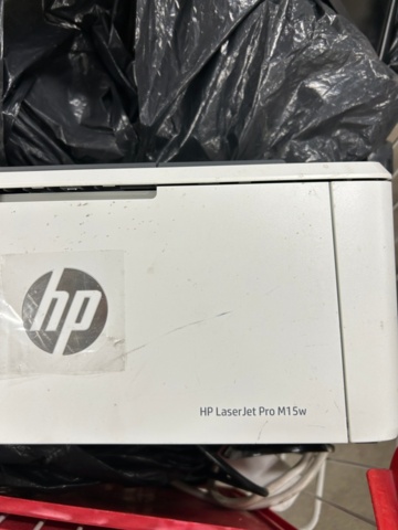 1442496-23 Samling med tillbehör och gamingutrustning från internetkafé