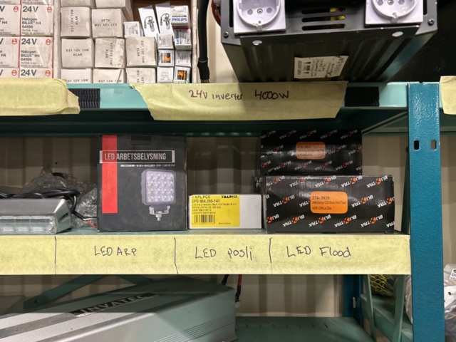 1457436-5 Collection of various electrical products - lamps, LED lighting, inverters, etc.