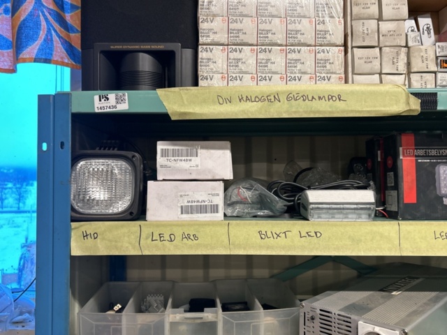 1457436-6 Collection of various electrical products - lamps, LED lighting, inverters, etc.