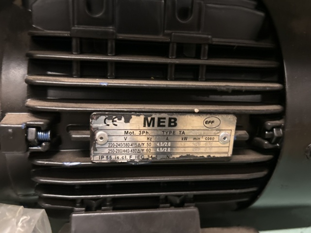 1457437-22 Collection of various pumps - hydraulics, component parts, etc.