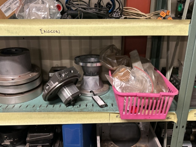 1457437-26 Collection of various pumps - hydraulics, component parts, etc.