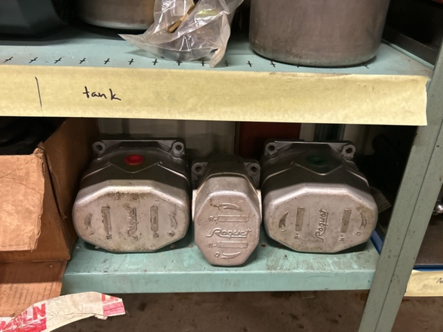 1457437-27 Collection of various pumps - hydraulics, component parts, etc.