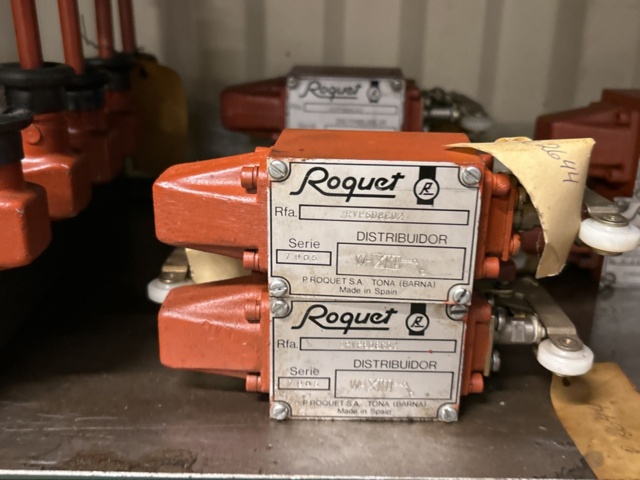 1457439-7 Collection with various valves - hydraulic components