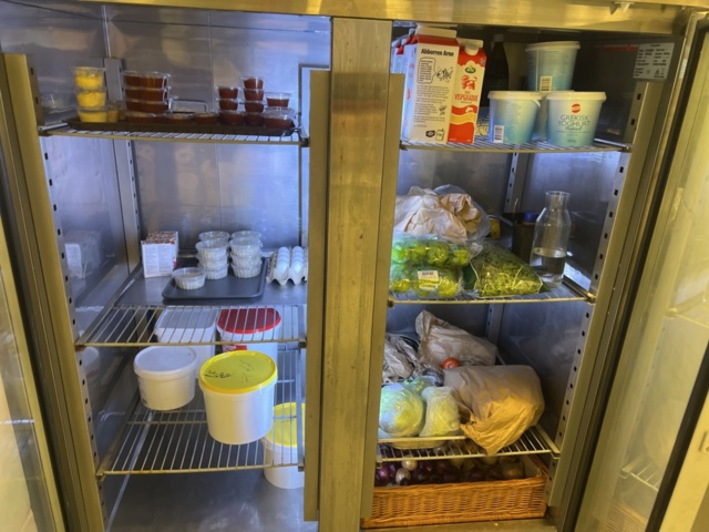 1469514-3 Kylskåp med glasdörrar på hjul - ggmgastro KS1400GN