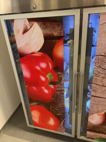 1469514-6 Kylskåp med glasdörrar på hjul - ggmgastro KS1400GN