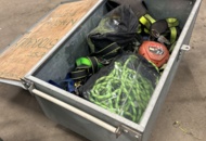 1470148 Plåtlåda med fallskyddsutrustning