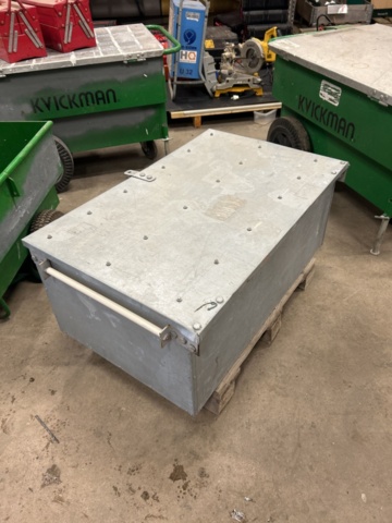 1470148-10 Plåtlåda med fallskyddsutrustning