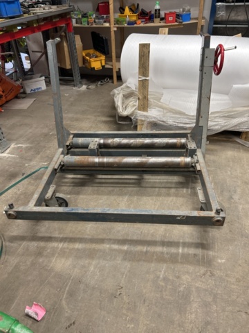 1470152-3 Plåtrullare på hjul med vev