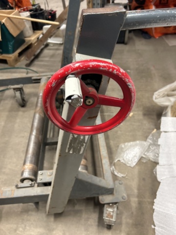 1470152-7 Plåtrullare på hjul med vev