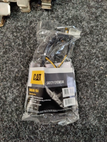 1468687-9 Suspenders, underpants and goggles