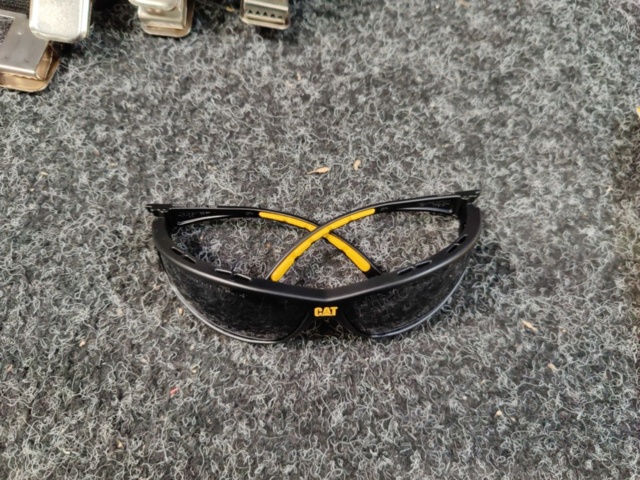 1468687-10 Suspenders, underpants and goggles