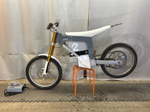 1457449-1 Elektrisk enduro/cross med Öhlins-dämpare - Cake Kalk