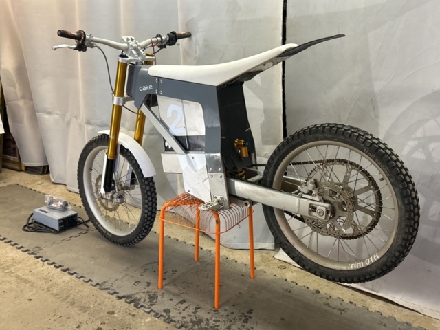 1457449-2 Elektrisk enduro/cross med Öhlins-dämpare - Cake Kalk