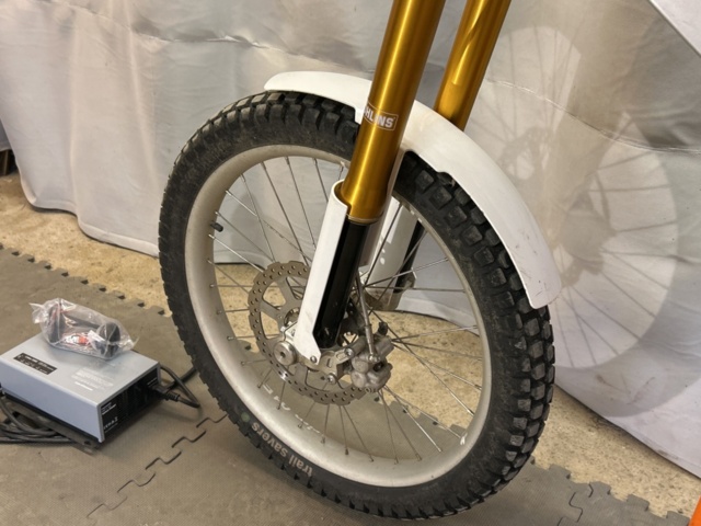 1457449-9 Elektrisk enduro/cross med Öhlins-dämpare - Cake Kalk