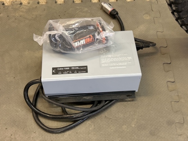 1457449-11 Elektrisk enduro/cross med Öhlins-dämpare - Cake Kalk