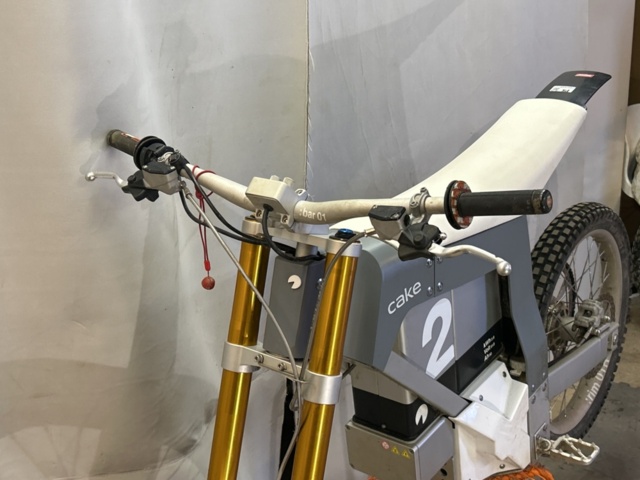 1457449-12 Elektrisk enduro/cross med Öhlins-dämpare - Cake Kalk