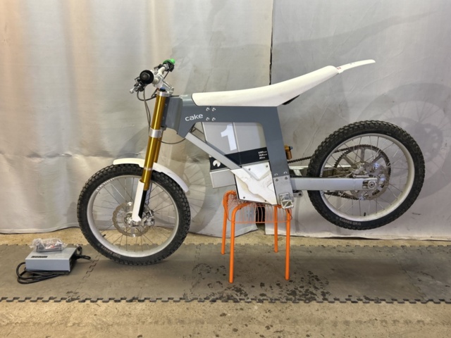 1457450-1 Elektrisk enduro/cross med Öhlins-dämpare - Cake Kalk