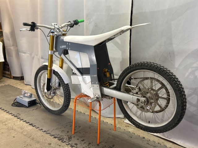 1457450-2 Elektrisk enduro/cross med Öhlins-dämpare - Cake Kalk
