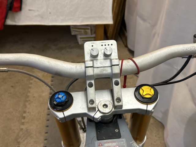 1457450-6 Elektrisk enduro/cross med Öhlins-dämpare - Cake Kalk