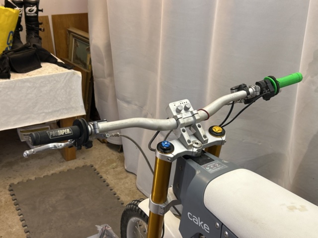 1457450-12 Elektrisk enduro/cross med Öhlins-dämpare - Cake Kalk