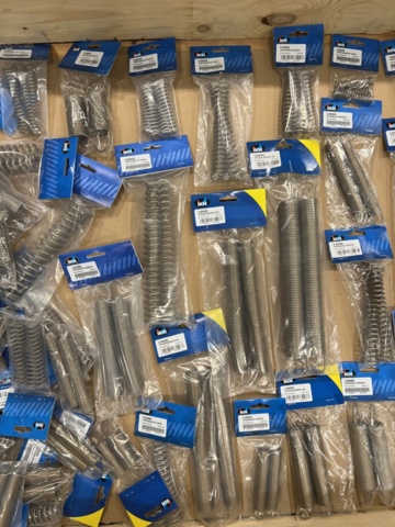 1471143-3 Lot with compression springs, IKH